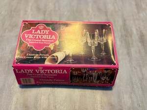 Lady Victoria Chantelle Fine Crystal 5-Piece Set: 4 White Wine Glasses & Serving